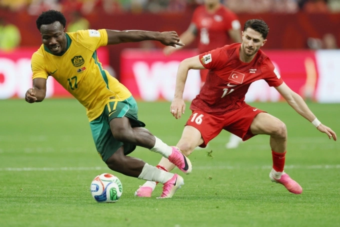 Australias Nestory Irankunda (17) drives past Turkeys Ismail Yuksek (16) during the World Cup Group D football match between Australia and Turkey in Vancouver, British Columbia, June 14, 2026. Photo by AP