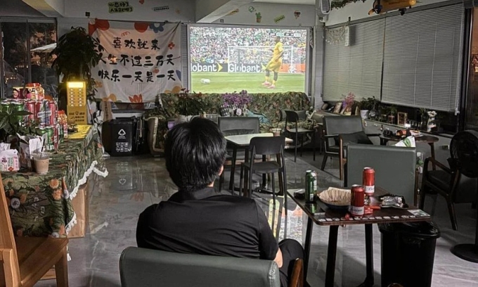 Chinese cafe owner invites 4,000 to World Cup party, but no one shows up