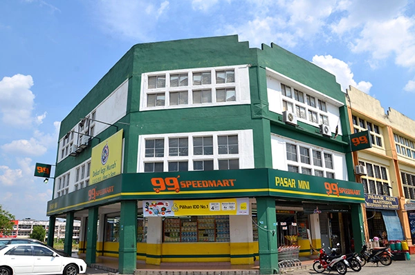 How wheelchair-bound Lee Thiam Wah rose from roadside snack seller to Malaysia’s billionaire ‘King of Mini-Marts’ 2 A 99 Speedmart outlet. Photo from the companys website