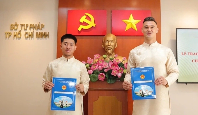 Ngo Dang Khoa (L) and Patrick Le Giang received Vietnamese citizenship on May 13, 2026. Photo by VnExpress/Dinh Vien.