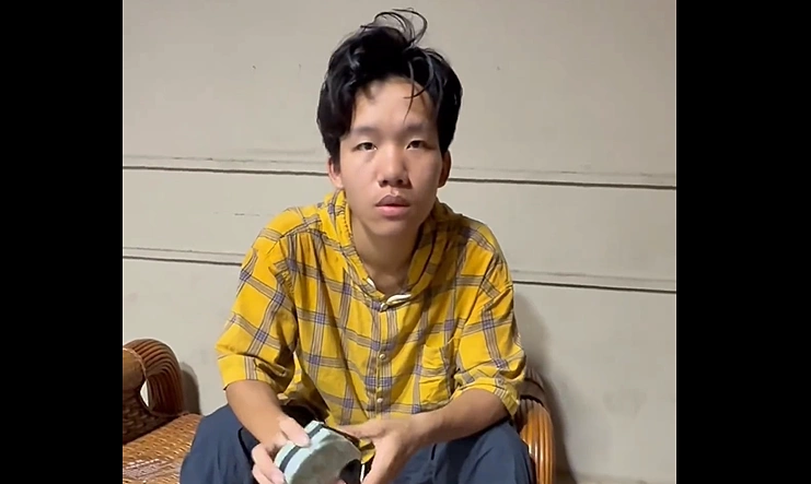 Teen delivery rider living under bridge with dog wins public aid for tuition