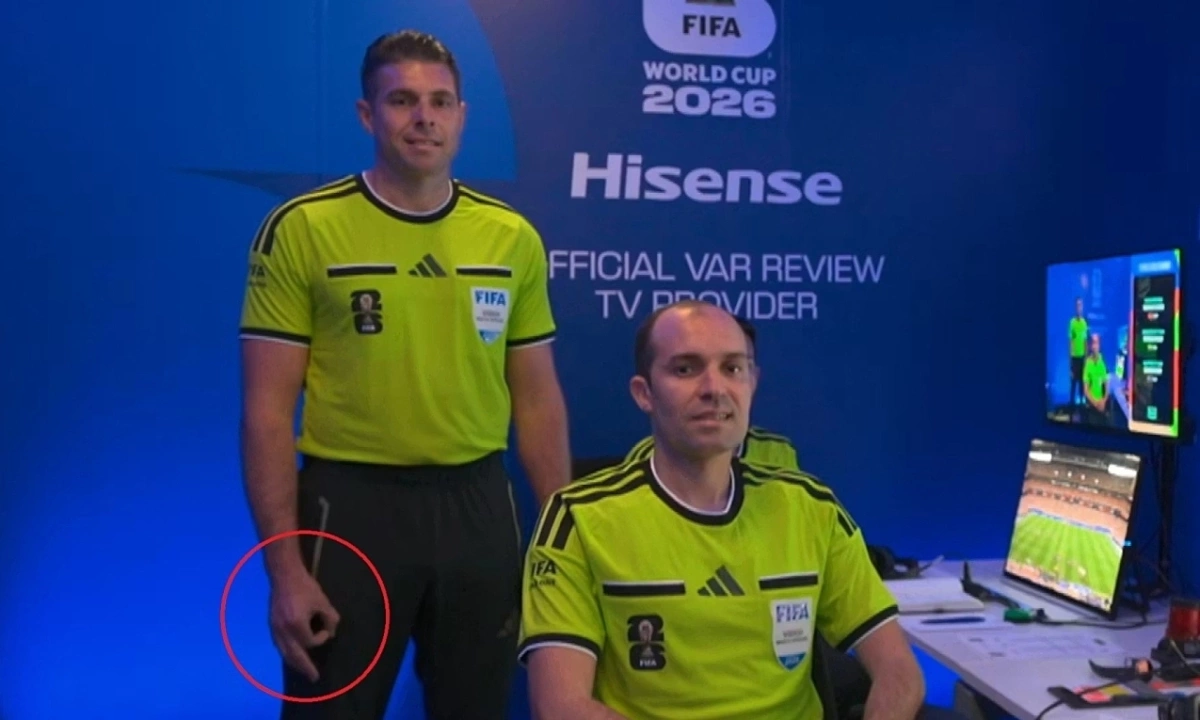 FIFA clears World Cup ref over 'white supremacist' gesture