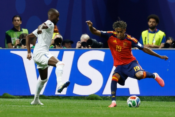 Cabo Verdes Willy Semedo guards Spains Lamine Yamal during the World Cup Group H soccer match between Spain and Cape Verde in Atlanta, Monday, June 15, 2026. Photo by AP