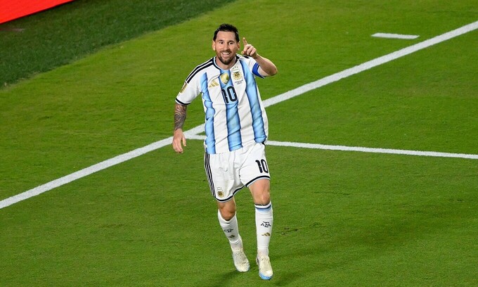 Messi salutes 'beautiful moment' after tying World Cup goals record