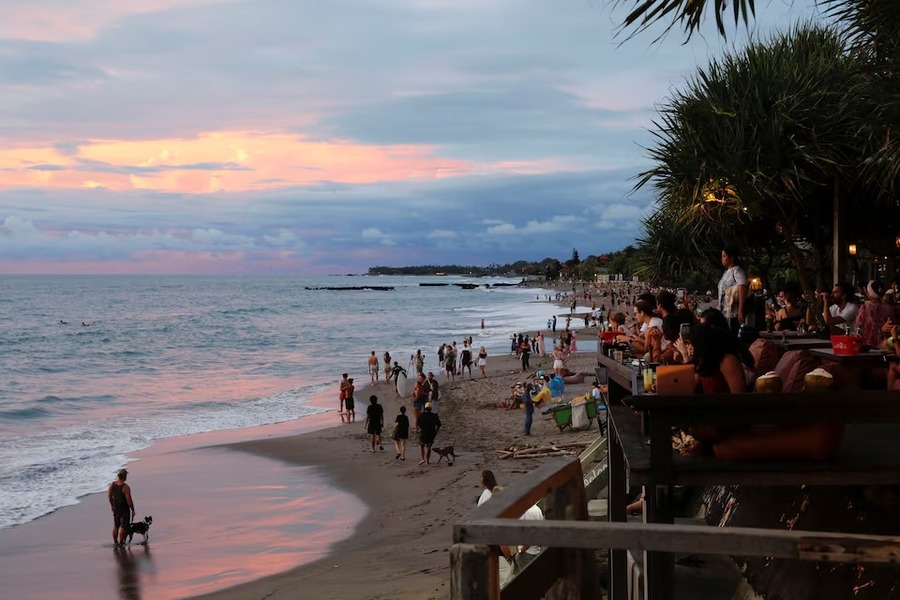 Which Southeast Asian country has the world's second-longest coastline?
