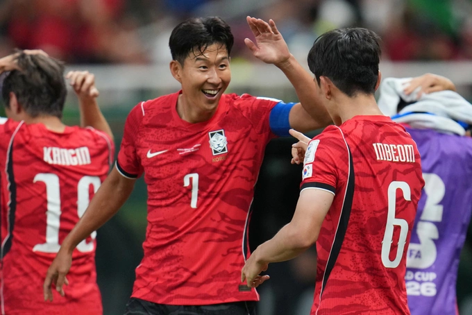 South Korean captain Son Heung-min (number 7) celebrates with Hwang In-beom (number 6) after the 1-1 equalizer in the 2-1 victory over the Czech Republic at the World Cup, Zapopan Stadium in Guadalajara, Mexico, on June 11, 2026. Photo by AP