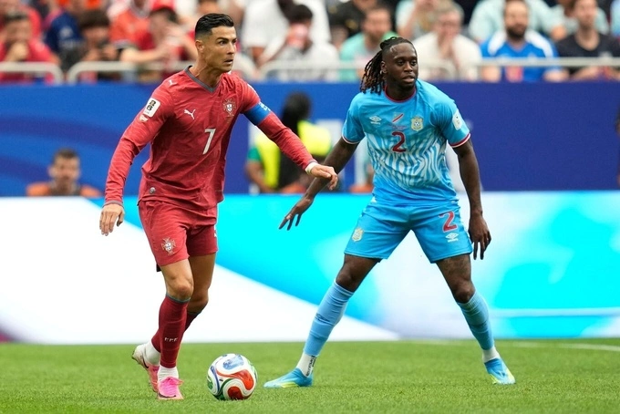 Portugals Cristiano Ronaldo (L) controls the ball as Congos Aaron Wan-Bissaka defends during the World Cup Group K football match between Portugal and Congo in Houston, June 17, 2026. Photo by AP
