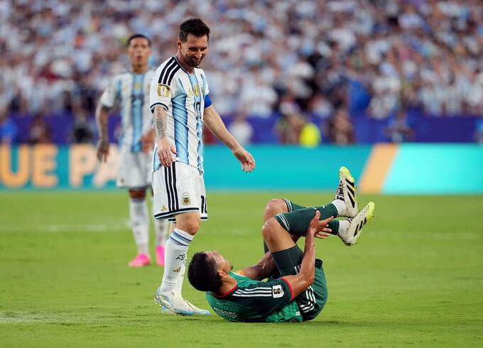 Algerias Aissa Mandi reacts as Argentinas Lionel Messi looks on during the World Cup group stage match on June 16, 2026. Photo by Reuters