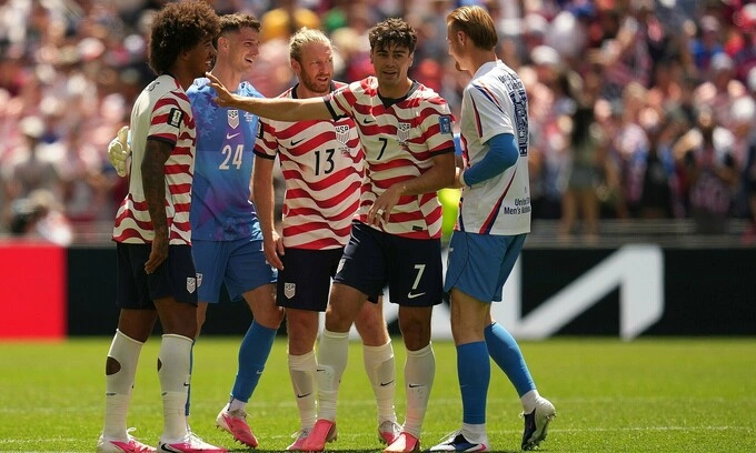 US beats Australia 2-0 to reach World Cup knockout rounds