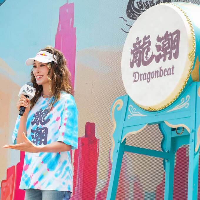 Eileen Gu speaks at the Shangri-La Stanley International Dragon Boat Championships on June 19, 2026. Photo by Instagram/@eileengu