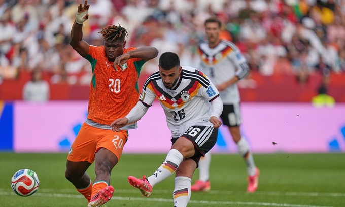 Germany into World Cup last 32 after late comeback, Dutch thrash Sweden