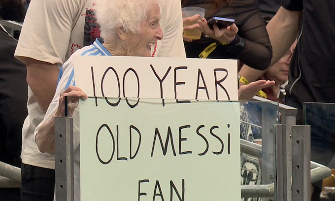 100-year-old Messi fan goes viral at World Cup