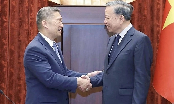 Vietnam top leader welcomes acting US Secretary of the Navy
