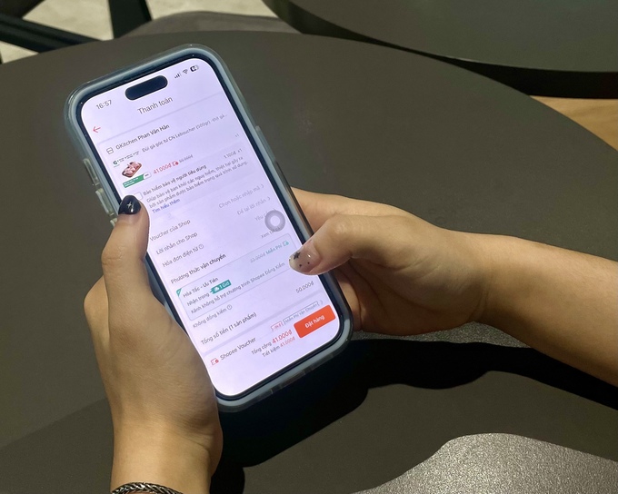 A person ordering a product online. Photo courtesy of Shopee Vietnam