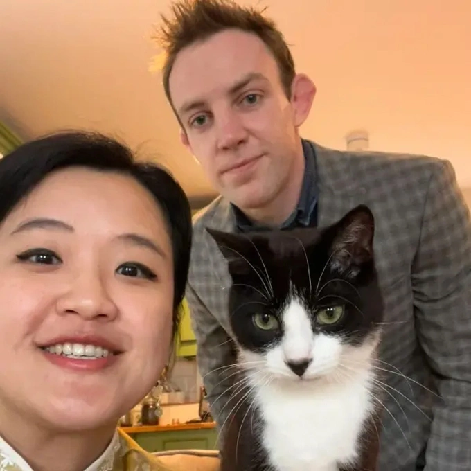 Billy and his owners, Linka Lin and Mark Kelly. Photo by Instagram/@billy_heartnose