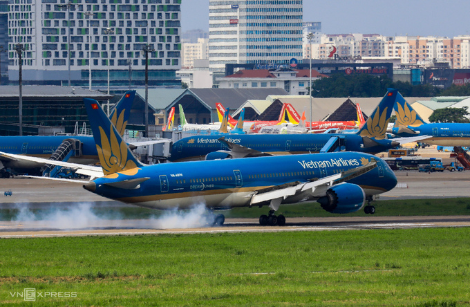 Aircraft seen at Tan Son Nhat International Airport in HCMC. Photo by VnExpress/Quynh Tran