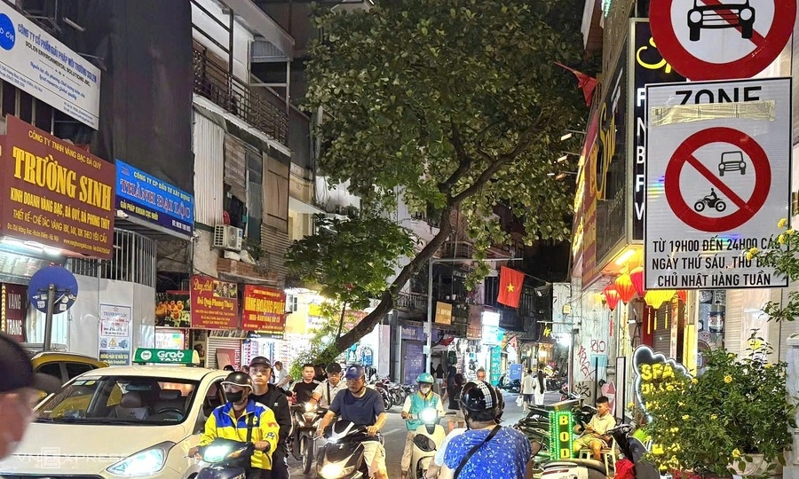 Hanoi makes buses free for a year as it opens Vietnam's first low-emission zone