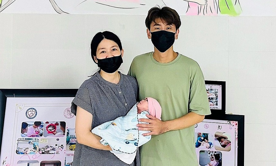 Da Nang hospital saves 720-gram premature baby born to Singaporean tourists