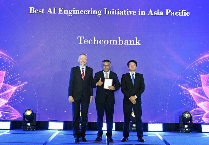 Techcombank received the Best AI Engineering Initiative in Asia-Pacific award at The Asian Banker AI Excellence Awards 2026. Photo courtesy of Techcombank