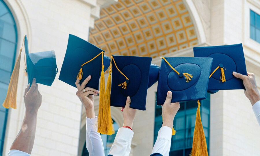 PhD graduate invites restaurant owners who fed him for seven years to graduation via delivery order