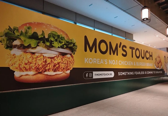 A hoarding seen on Nankin Street, Singapore. Photo from X/doraei22