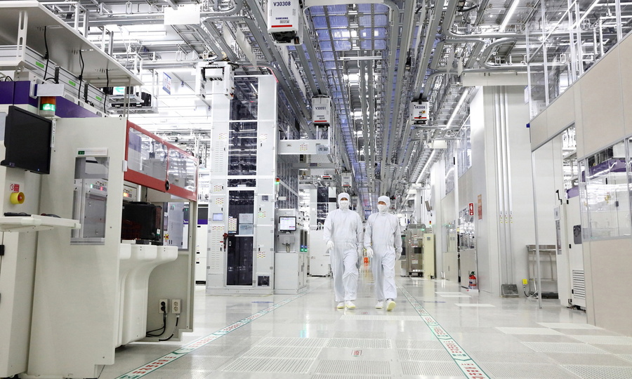 World's memory-chip superpower allows hiring foreign engineers without any language requirement