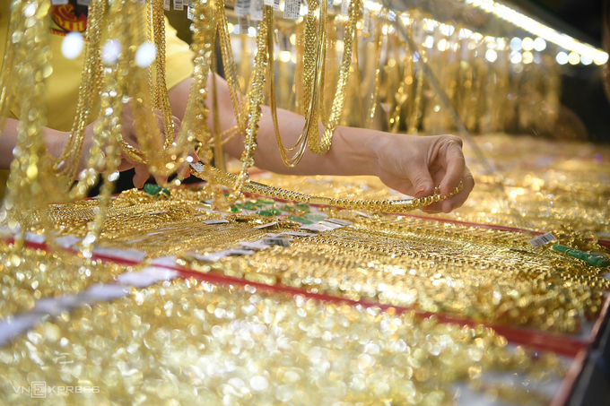 Gold jewelry at a store in Ho Chi Minh City. Photo by VnExpress/Thanh Tung