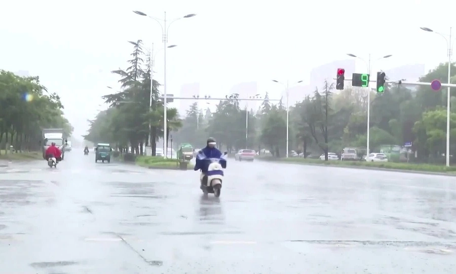 Landslide triggered by heavy rains enhanced by Typhoon Bavi kills 5 in Philippines