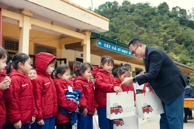 [Home Credit Vietnams Home Love initiative supports community development activities. Photo courtesy of the company