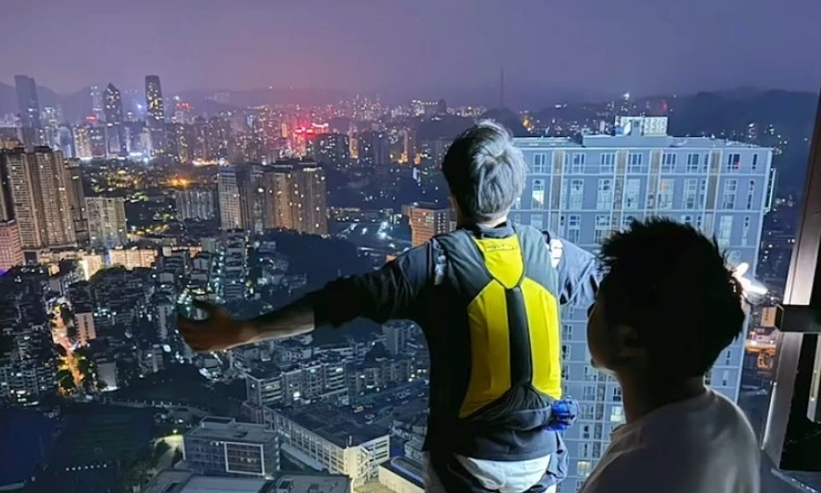 Man permanently banned from social media after rooftop parachute stunt in China