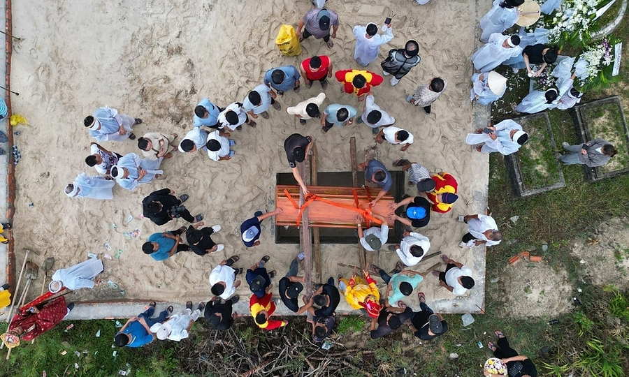 Vietnam's former imperial city Hue seeks to make funerals solemn, brief, encourage cremation
