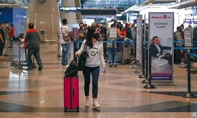 一名旅客在马来西亚吉隆坡国际机场。法新社摄