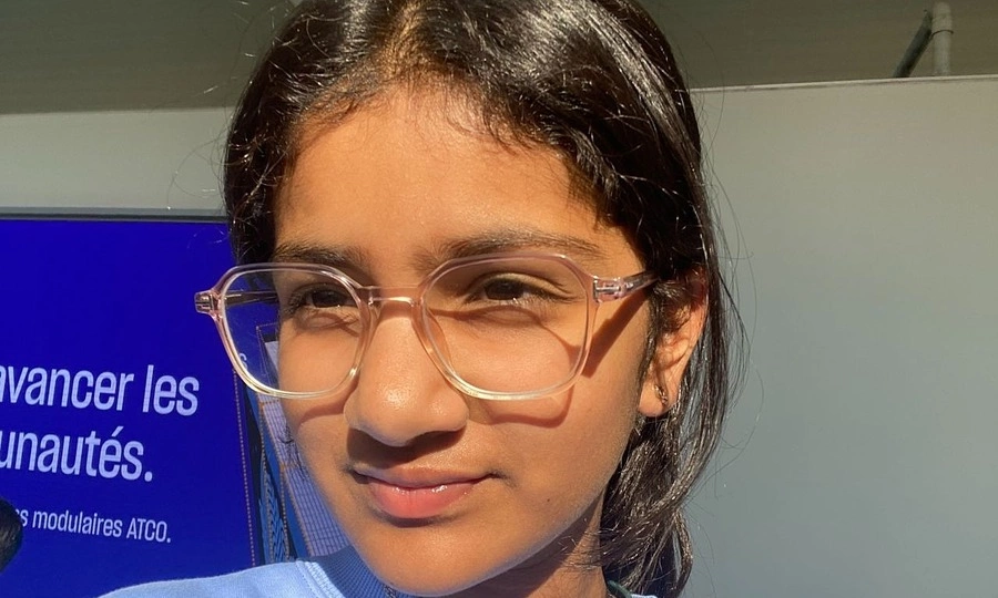 12yo girl builds AI receptionist that runs entire front desk with Claude, ChatGPT