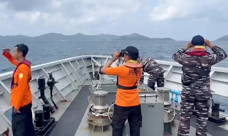 One killed, 24 missing after boat sinks in Indonesia