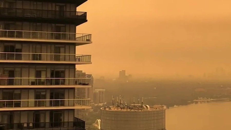 Wildfire smoke blankets Toronto as city records world's worst major-city air quality