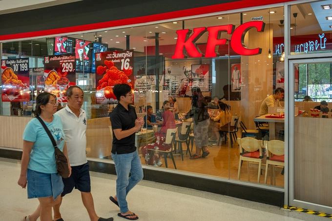 People seen passing by a KFC restaurant in Lotuss Bangkapi shopping mall, Thailand. Photo by SOPA Images via Reuters