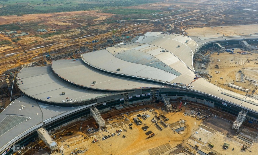 Vietnam's $13B Long Thanh airport needs 2,000 workers before December opening