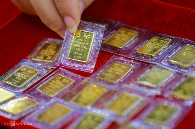 Gold bars at a store in Ho Chi Minh City. Photo by VnExpress/Quynh Tran