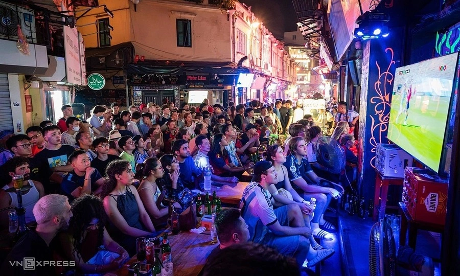 Vietnam's capital wants to set up zones for nightclubs, karaoke bars to open 24 hours a day
