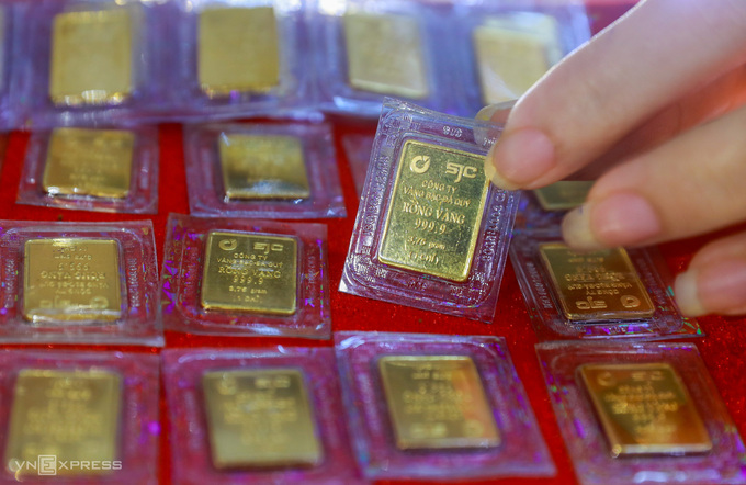 Gold prices jump 1 Gold bars at a store in Ho Chi Minh City, Vietnam. Photo by VnExpress/Quynh Tran