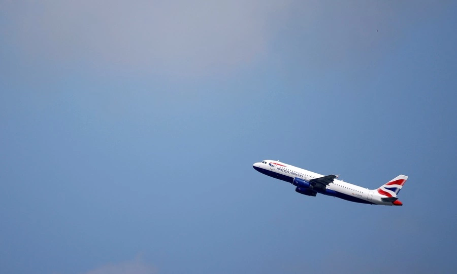 All three pilots fall ill mid-flight, one put on oxygen at 30,000 feet after sharing hotel breakfast