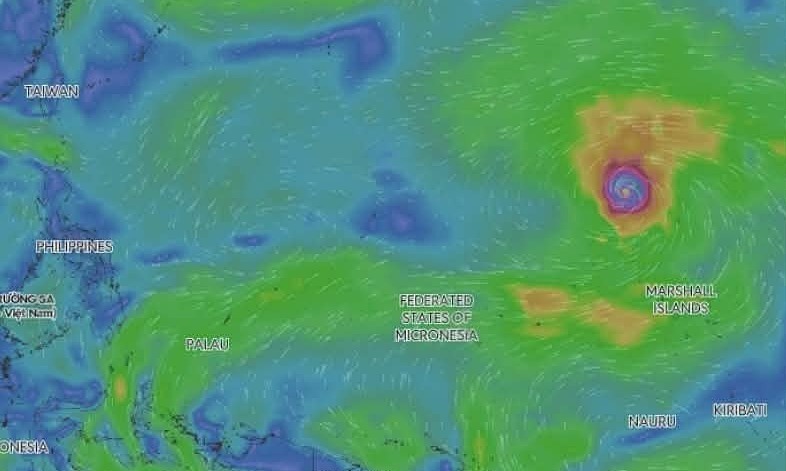 Super Typhoon Dolphin from 6,000 km away set to churn Vietnam's waters next week