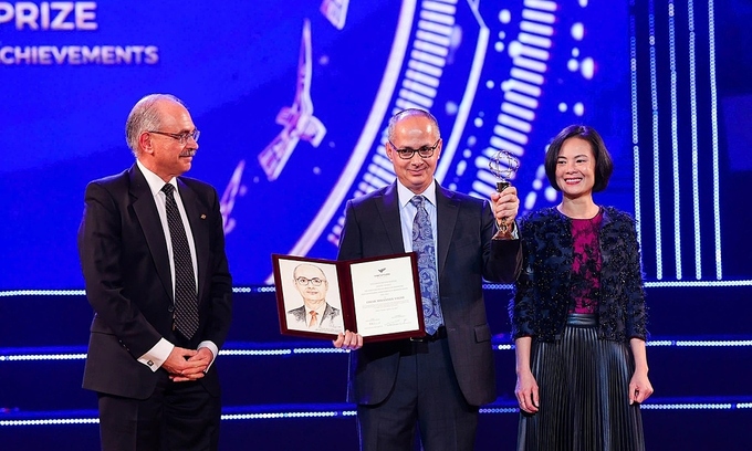 Nobel-winning chemist criticizes visa curbs as he relocates from US to ...