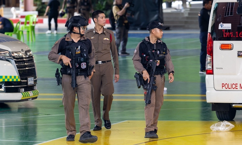 Police at Debsirin Nonthaburi School on Aug. 7. Photo by AFP