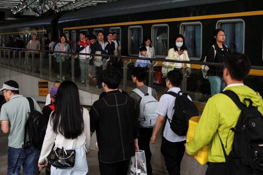 Which Asian country accounts for 70% of world's high-speed rail network?