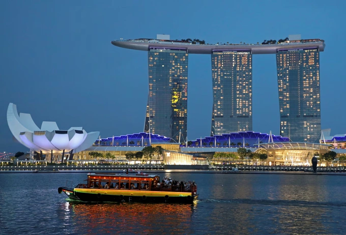 A tourist bum boat passes by the Marina Bay Sands hotel in Singapore July 3, 2019. Photo by Reuters