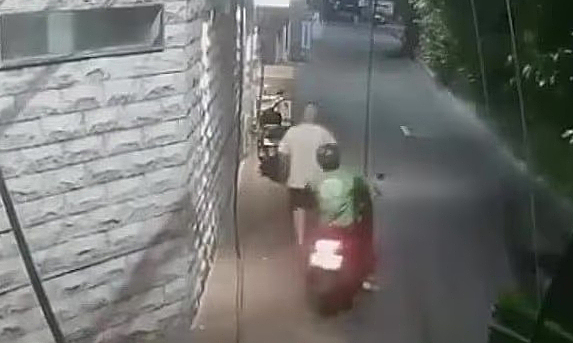 Australian Tourist Robbed of Gold Chains by Motorcyclist in Bali