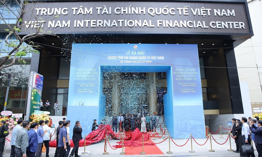 Ho Chi Minh City Proposes High Monthly Salary for Financial Center CEO