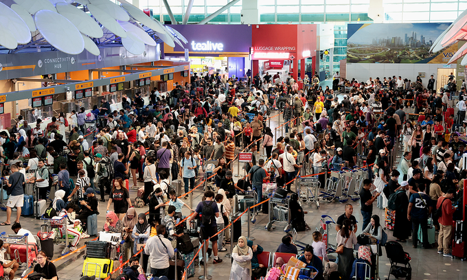Passengers wait to be checked in manually at Kuala Lumpur International Airport's Terminal 2 in Sepang, Malaysia, July 19, 2024. Photo by Reuters