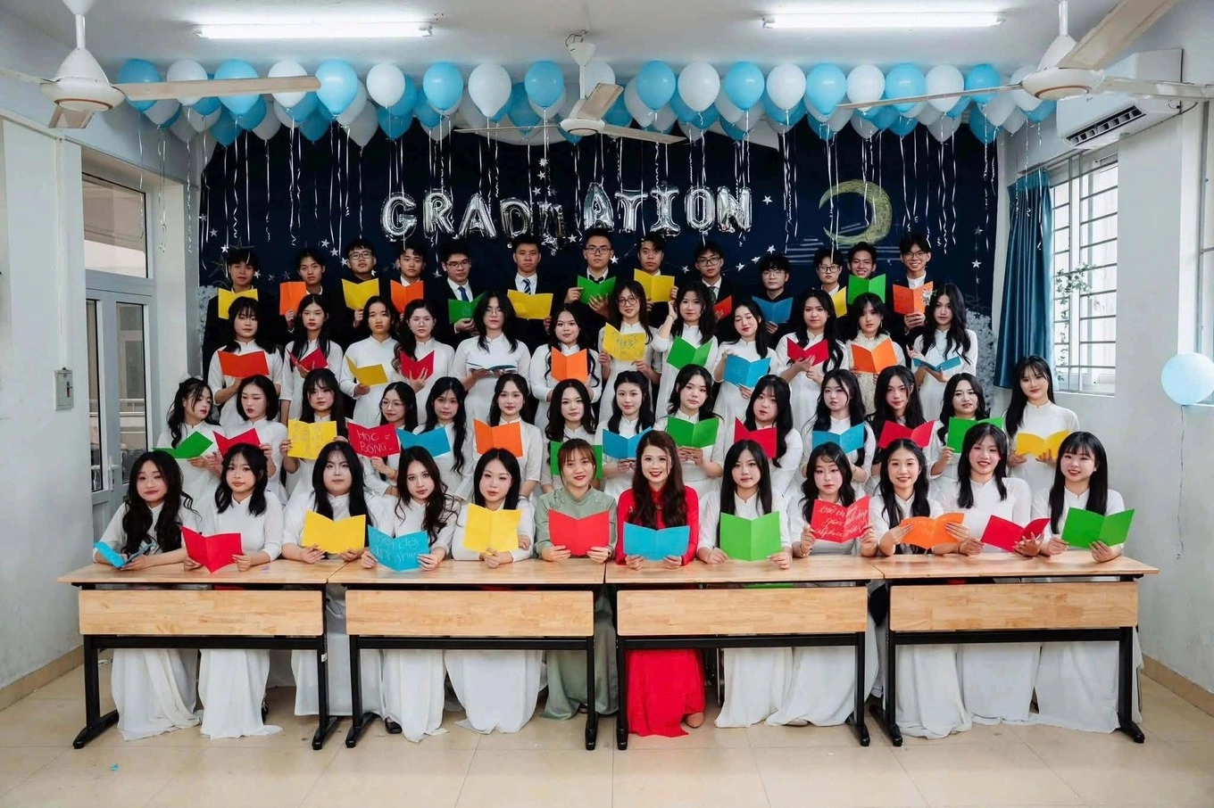 Students of the Chinese-language class of 2023-2026 with their teachers at the Foreign Language Specialized School in Hanoi. Photo courtesy of the school